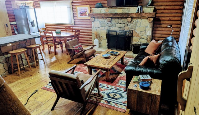 Rustic log cabin offering modern conveniences - Pet friendly