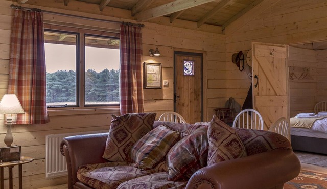 Rustic Log Cabin overlooking Sherwood Forest