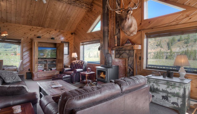 Rustic Log Cabin - Close to Creede - Picturesque Views