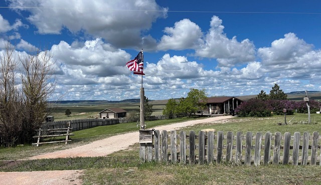 Rustic log cabin in the beautiful Wyoming Black Hills!