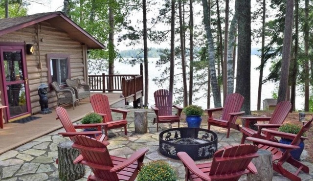 Rustic Log Cabin/Modern Addition - Pontoon, Bunk House, Hot Tub - Woman Chain