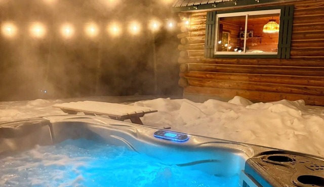 Rustic log cabin near ATV trails, skidoo, fishing and waterfalls!