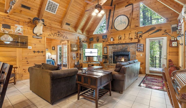 Rustic Log Cabin Near Thunder Ridge w Private Hot Tub & Free Attraction Tickets Community Amenities!