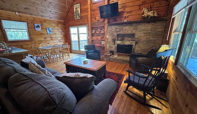 Rustic Log Cabin Nestled in Mountain Laurel Near 7 Springs/Hidden Valley
