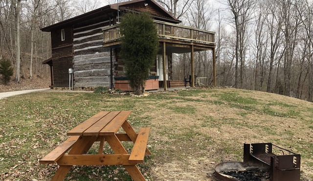 Rustic Log Cabin next to the Hoosier National Forest in the Ohio River Valley