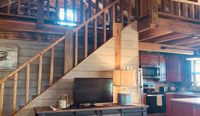 Rustic Log Cabin on Mark Twain Lake