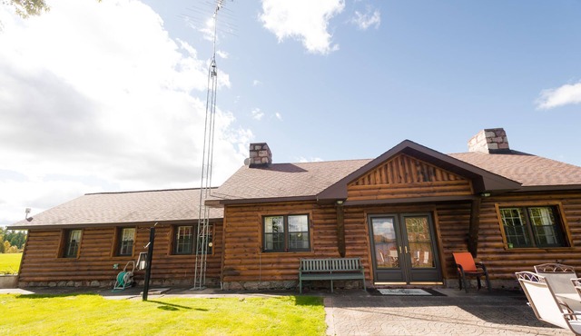 Rustic Log Cabin on Chicaugon Lake