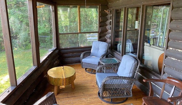 Rustic Log Cottage in Woodchuck Bay on Lake of the Woods with a Sand Beach