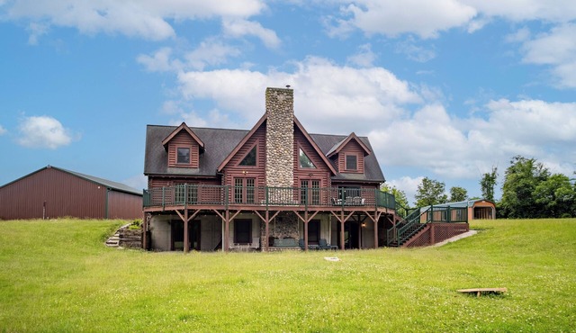 Rustic Log Retreat on Eleven Acres. Sleeps 24. Pond and close to Intel.