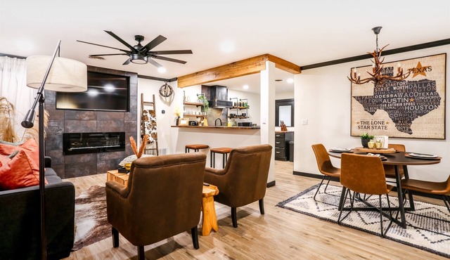Rustic-Lux 2 bedroom 2 Bath