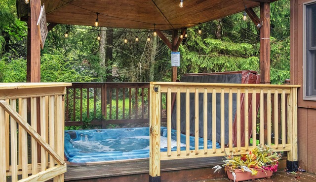 Rustic Lux Escape, Lake, Hot Tub, Arcade, Game Lounge