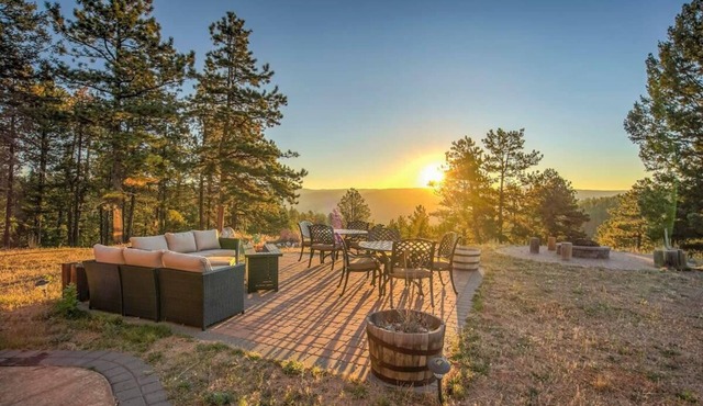 Rustic Lux! Private Cabin, Hot Tub, Game Room A+