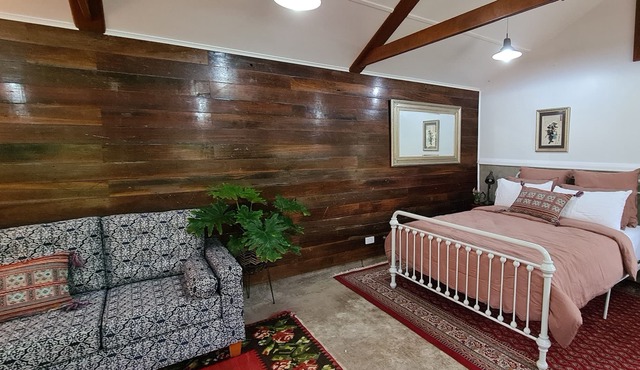 Rustic & Luxurious Farm Stay just a short drive to beautiful beaches!