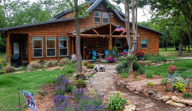 Rustic/Luxurious OKLA Log Cabin -Cannabis Friendly