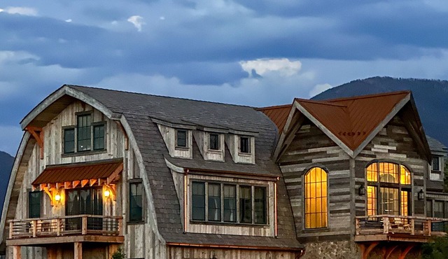 Rustic Luxury Barn Retreat in Pray, Montana – Family & Pet Friendly