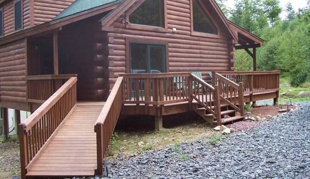 Rustic Luxury Log Cabin in the Woods