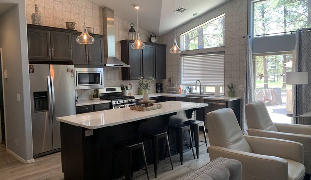 Rustic Luxury Meets Adventure: 4BR Mountain Retreat Near Grand Canyon & Golf