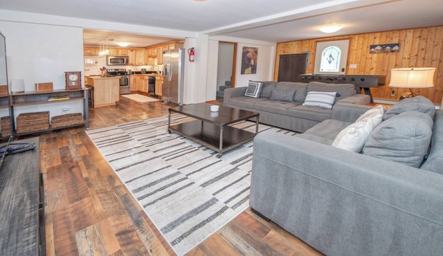 Rustic Luxury with hot tub and spa room! Large 4 bedroom 2 bath, Sleeps 12!