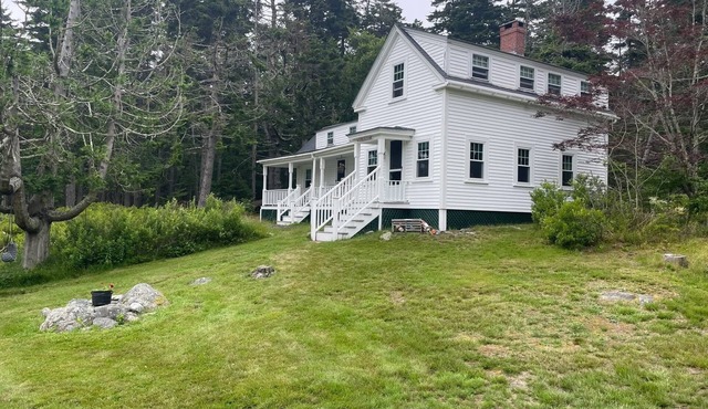 Rustic Maine Cottage: Private Water Access & Woodland Privacy