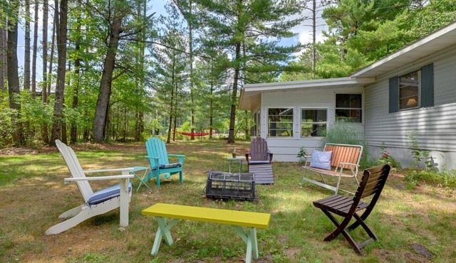 Rustic Mauston Retreat Walk to Castle Rock Lake