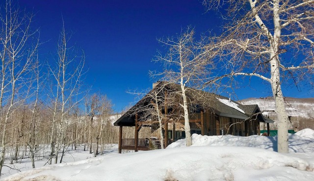 Rustic meets Modern Spacious Cabin in charming Heber City with AC, WiFi