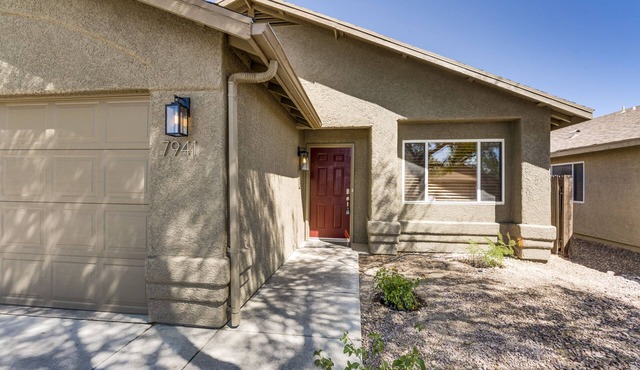 Rustic Mid Century Modern home in the suburbs-small pets welcome