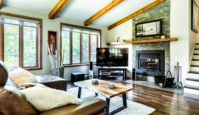Rustic Modern Chalet Near Sauveur Ski center -3min