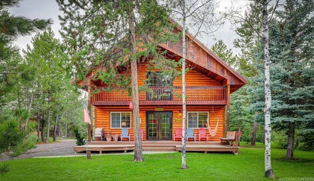 Rustic Modern Home w/Hot Tub & Peaceful surroundings