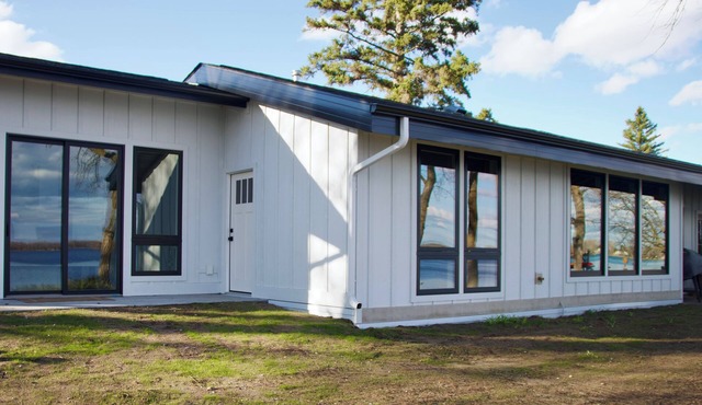 Rustic Modern Lake House 5 BR/3BA Right On Water's Edge!