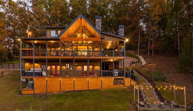 Rustic Modern Log Cabin with the BEST MOUNTAIN VIEWS & HOTTUB. nEV- CHGR NO PETS