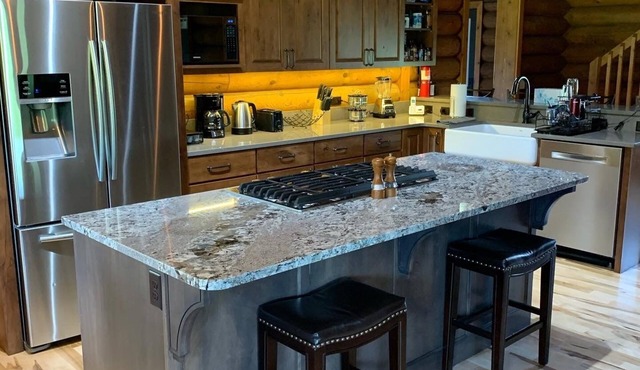 Rustic-Modern Log Cabin w/ Beautiful Mountain Views