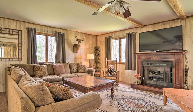 Rustic & Modern Russell Cabin w/Grill + Deck