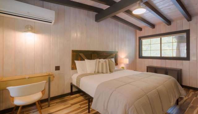 Rustic/Modern Suite 8 in Oak Creek Canyon - Close to Slide Rock State Park