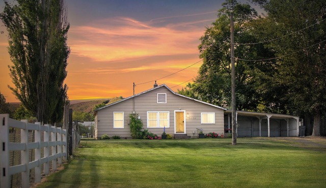 Rustic modern farmhouse. Enjoy the peace and privacy of Uribe farm.