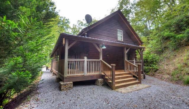 Rustic Moonshiner's Hideaway Cabin Near Bryson City and NOC