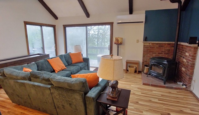 Rustic Mountain Escape. Waterpark, Ski & Views!