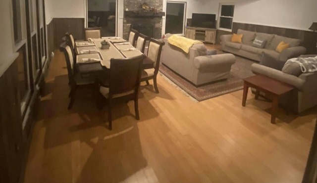 Rustic Mountain Retreat, 5-bedroom 2 bath