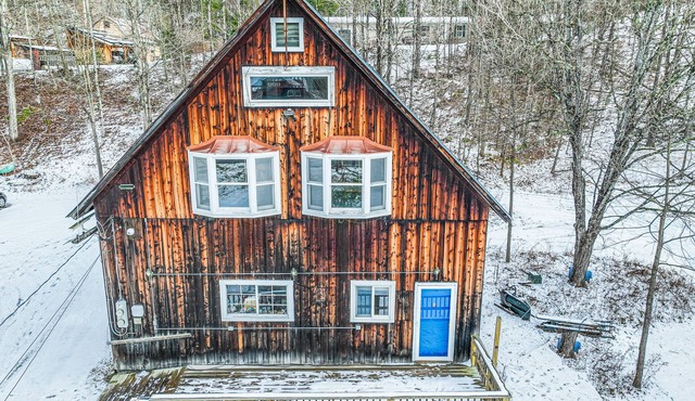 Rustic mountain-view home with firepit & washer/dryer - skiing & golf nearby