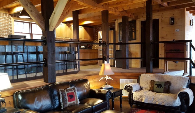 Rustic Mountaintop Solitude - Secluded but convenient with spectacular views