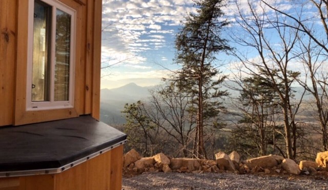 Rustic Mt. Farmer Cabin Retreat – Nature, Quiet, and Mountain View’s.