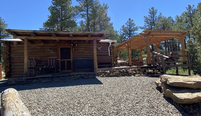 Rustic Oak Log Cabin in the Ponderosa Pines great for a quiet get away.