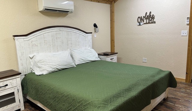 Rustic one bedroom cabin on South Toledo Bend.