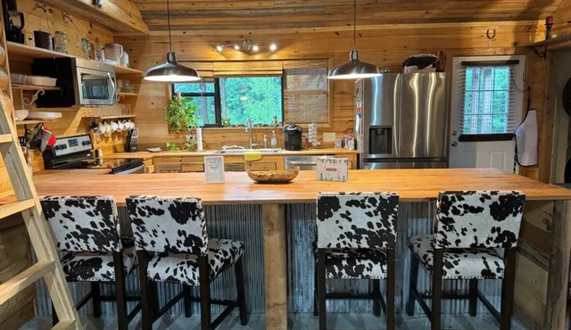 Rustic Paradise 4BR Near Lake Degray & Caddo River Sleeps 10