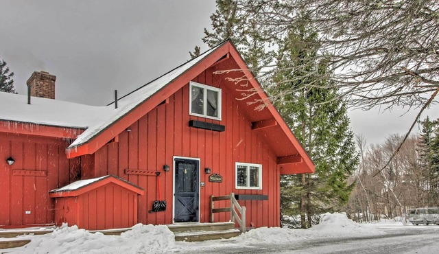 Rustic Peru Townhome w/Deck - 30 Yards From Slopes