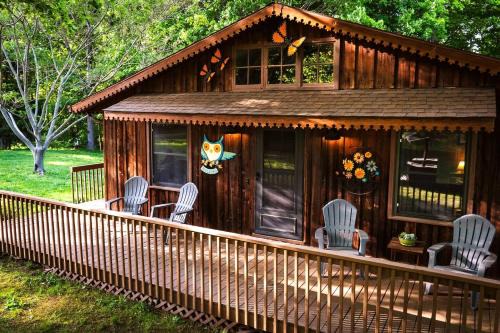 Rustic, Pet Friendly Cabin near East Fork Lake, Olney, Illinois