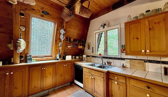 Rustic Pine Lodge - Cozy 4 BR Adirondack Escape