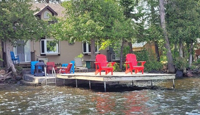 Rustic Pines Waterfront Cottage *CLEAR WATER*