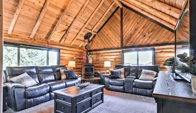 Rustic Post Falls Cabin Family Friendly!