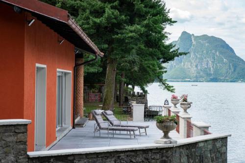 Rustic Private Cottage front Lake with BOAT in Oria