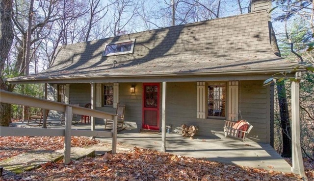 Rustic, Private, Cozy Cabin Getaway in Mountains of Big Canoe